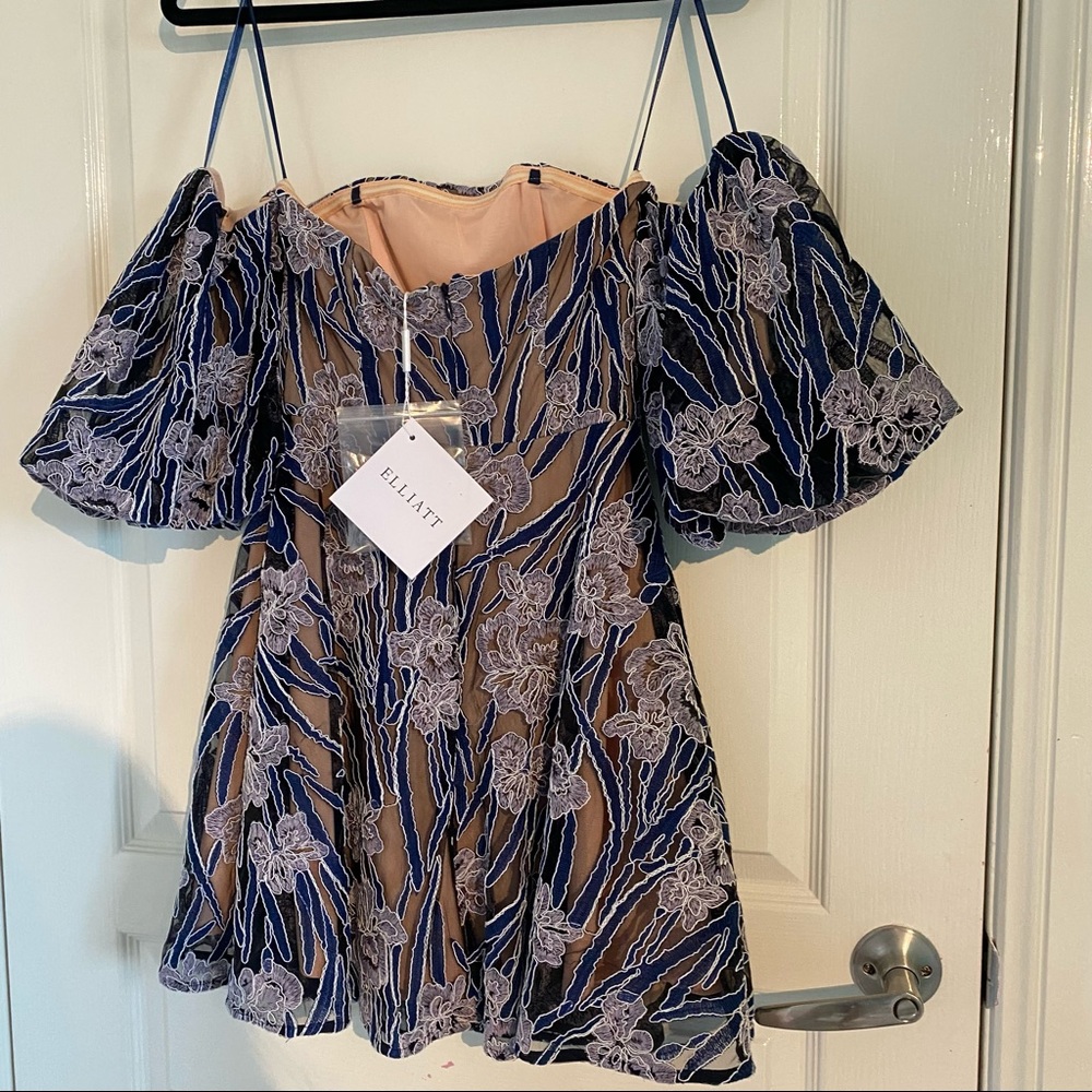 ELLIATT - Size XS - Mini Floral Lace Dress with Detachable Sleeves - Picture 2 of 6